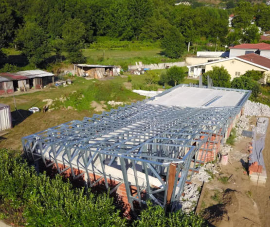 Cobertura residencial em Vizelas