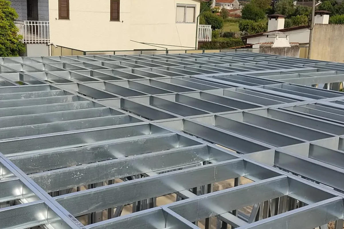 Estrutura em LSF de moradia unifamiliar em Áqueda
