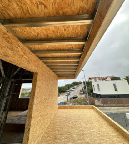 Os detalhes da estrutura LSF e placas OSB em moadia unifamiliar